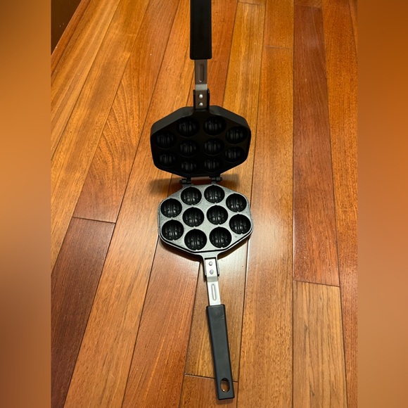 EZ Cooker Korea Traditional Cookie Maker Frame with 10 Slot Walnut Waffle Pan - Picture 9 of 16